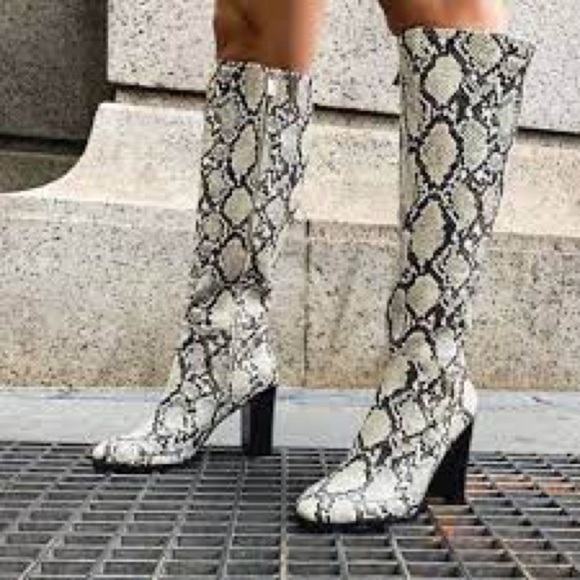 Kenneth COLE New York Justin Snake Skin Print Round Toe Block Heel Dress Boots - Picture 2 of 13